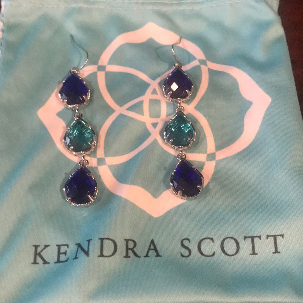 Dangle earrings